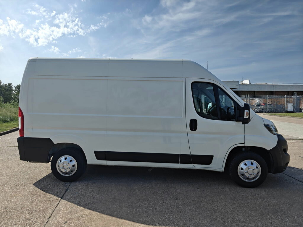 Peugeot Boxer 2.2 Bluehdi 335 Professional Panel Van NU70LXX White #3