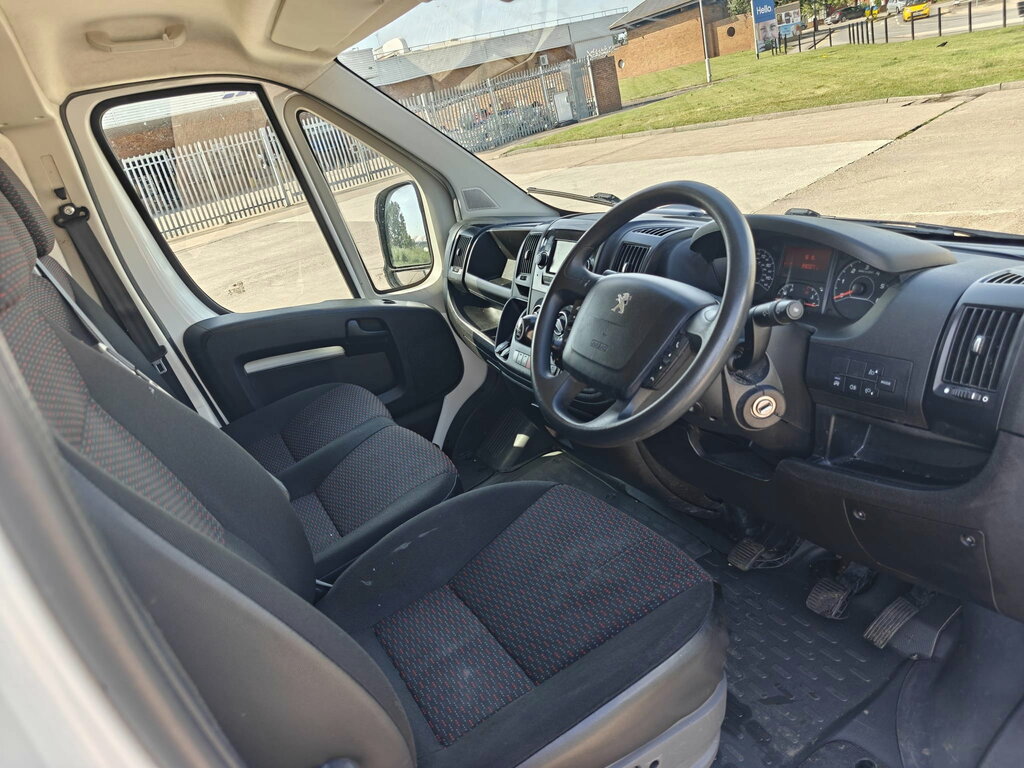 Peugeot Boxer 2.2 Bluehdi 335 Professional Panel Van NU70LXX White #2