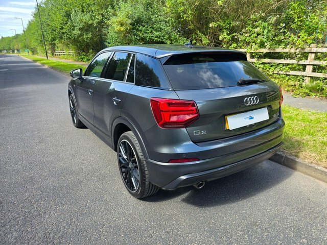 Audi Q2 Tdi 30 Black Edition SV19VGT Grey #6