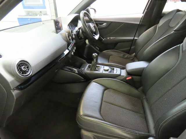 Audi Q2 Tdi 30 Black Edition SV19VGT Grey #2