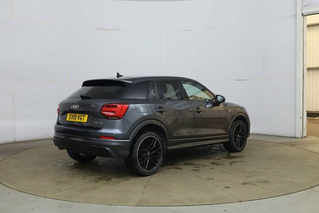 Audi Q2 Tdi 30 Black Edition SV19VGT Grey #4