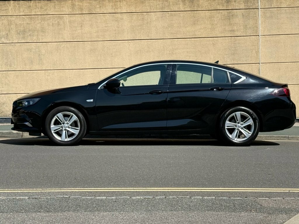 Vauxhall Insignia 1.5L Tech Line Nav Black #3