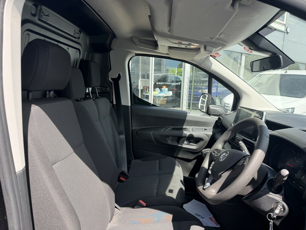 Vauxhall Combo 1.5 Turbo D 2300 Prime Panel Van 6Dr #8