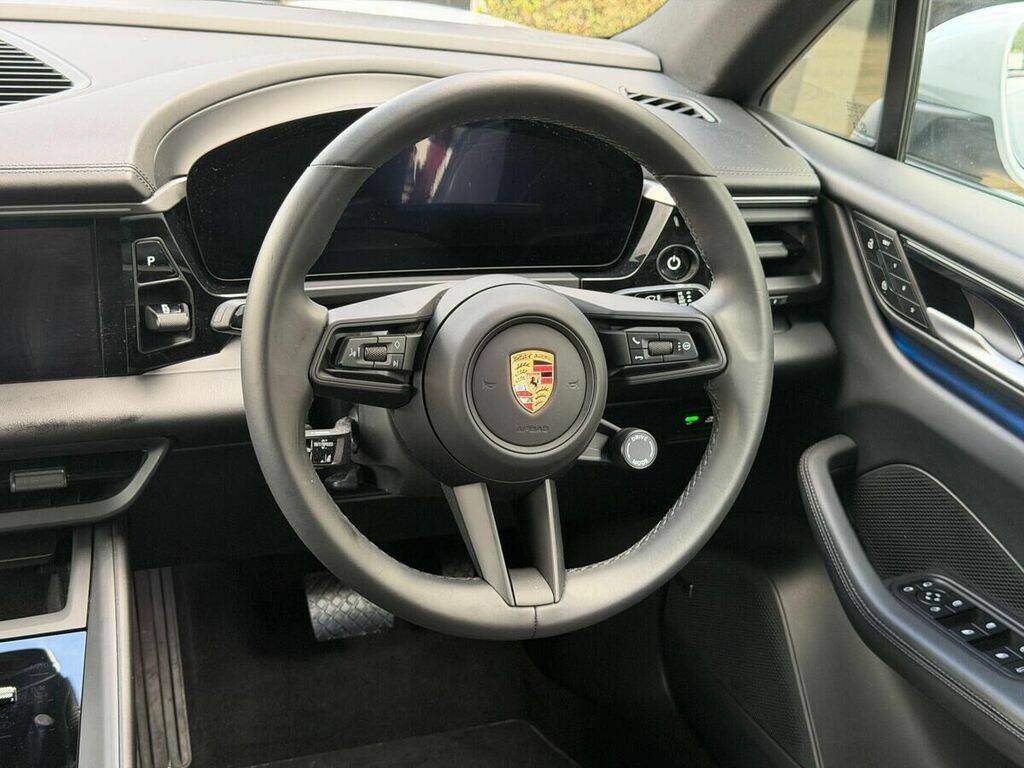 Porsche Macan 4 2024 Black #54