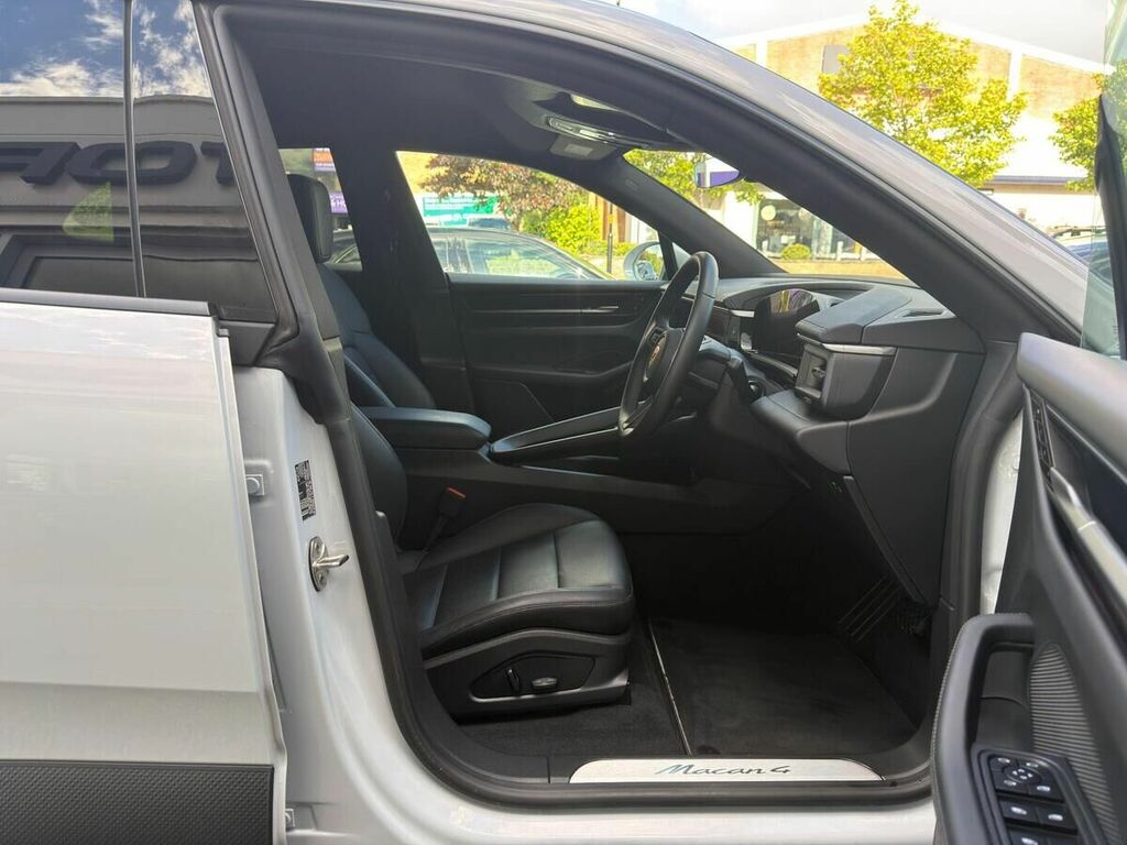 Porsche Macan 4 2024 Black #13