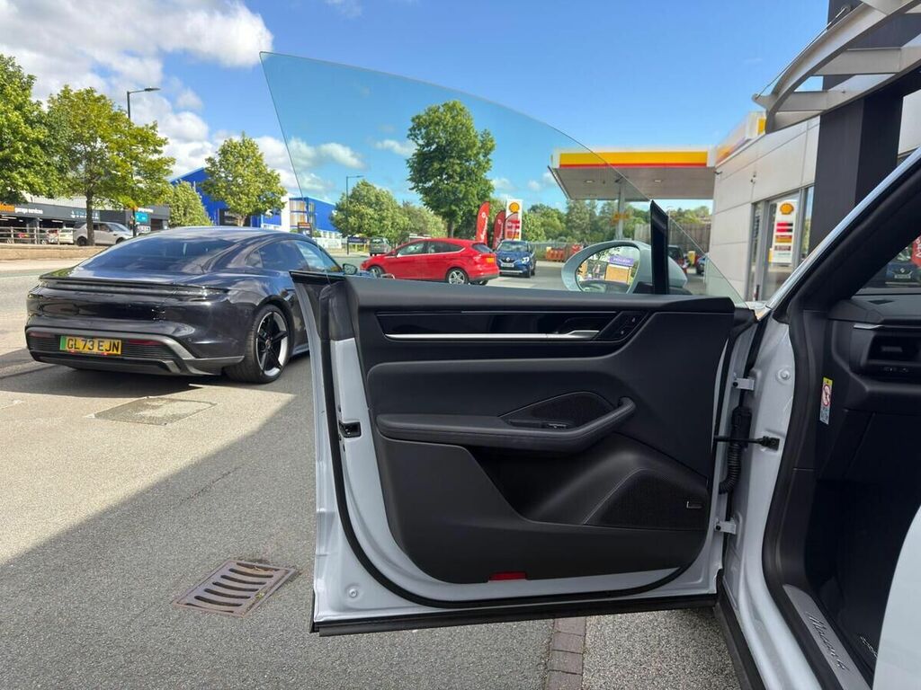 Porsche Macan 4 2024 Black #61