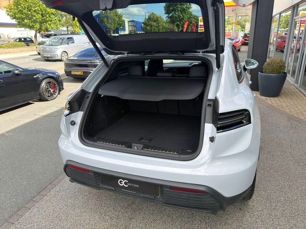 Porsche Macan 4 2024 Black #56