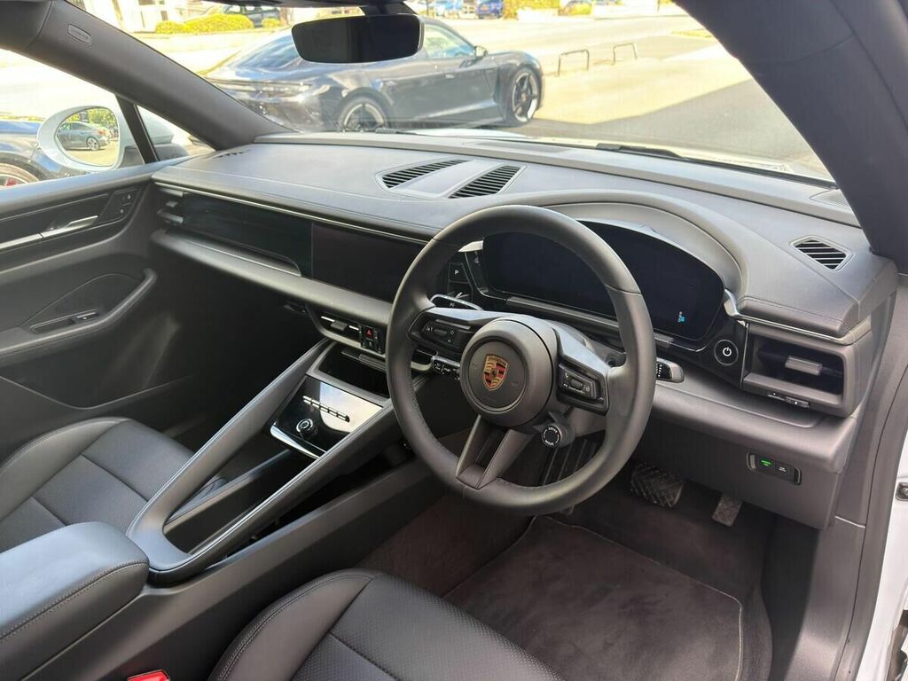 Porsche Macan 4 2024 Black #11