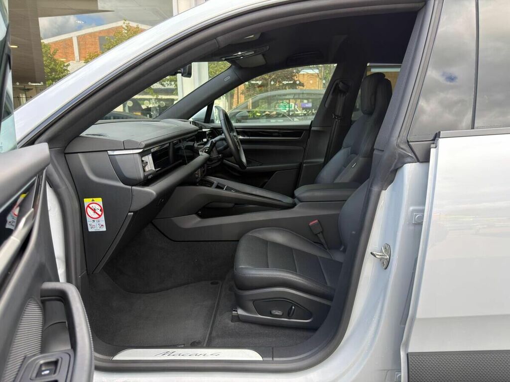 Porsche Macan 4 2024 Black #14