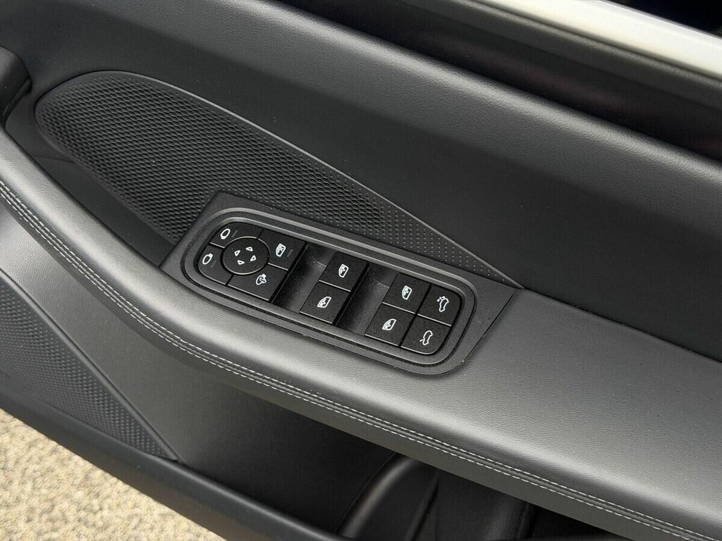 Porsche Macan 4 2024 Black #23
