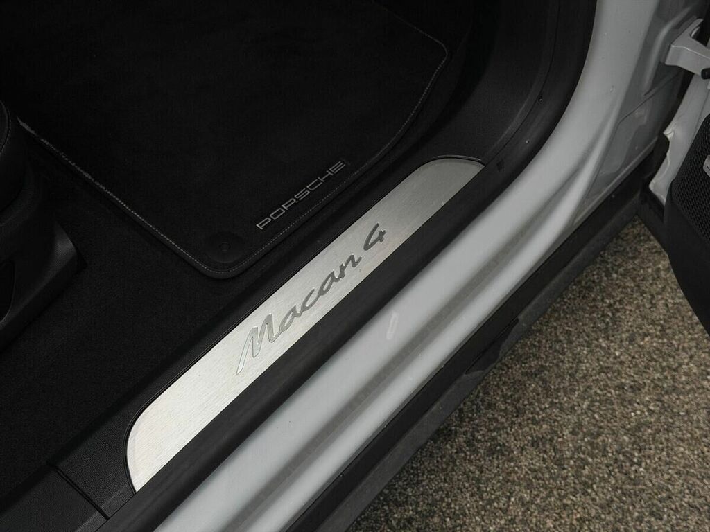 Porsche Macan 4 2024 Black #25