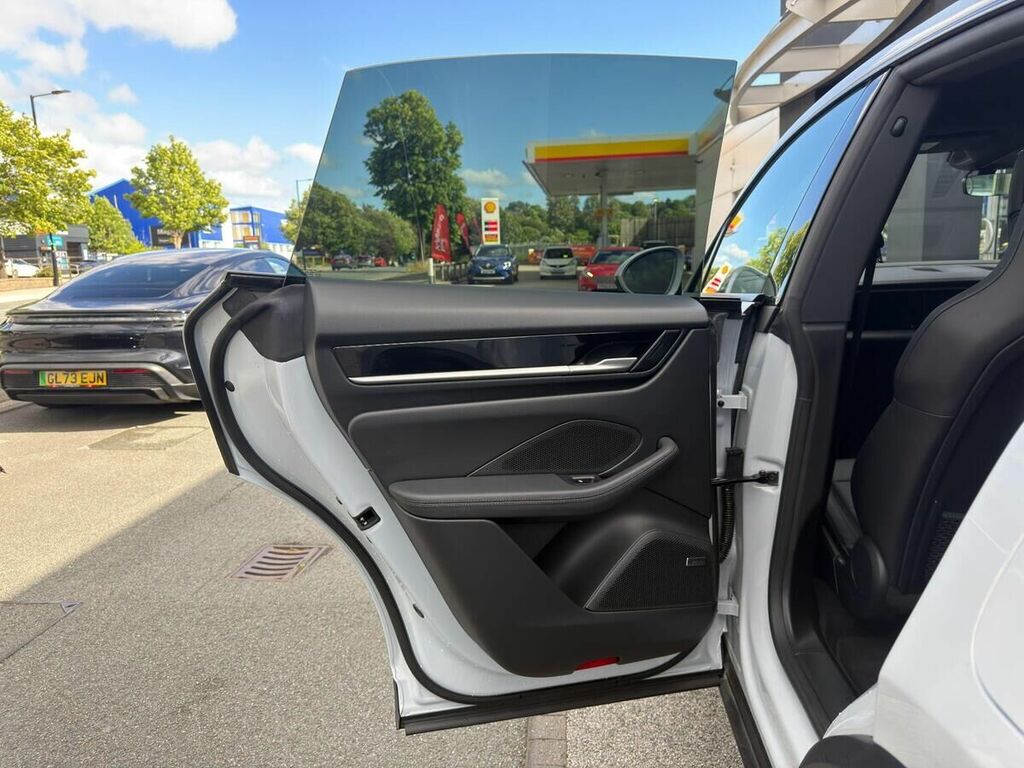 Porsche Macan 4 2024 Black #59
