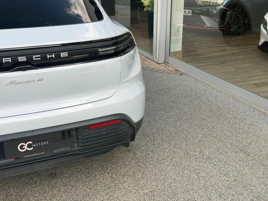 Porsche Macan 4 2024 Black #62