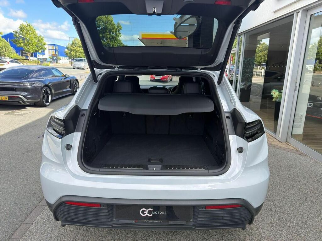 Porsche Macan 4 2024 Black #55