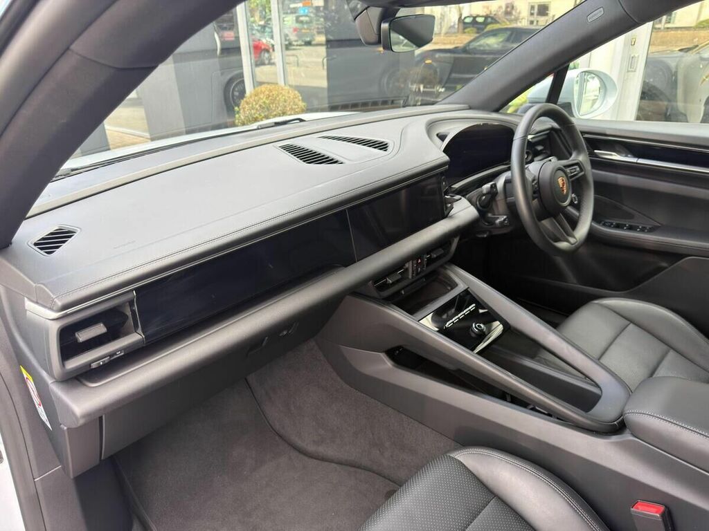 Porsche Macan 4 2024 Black #10