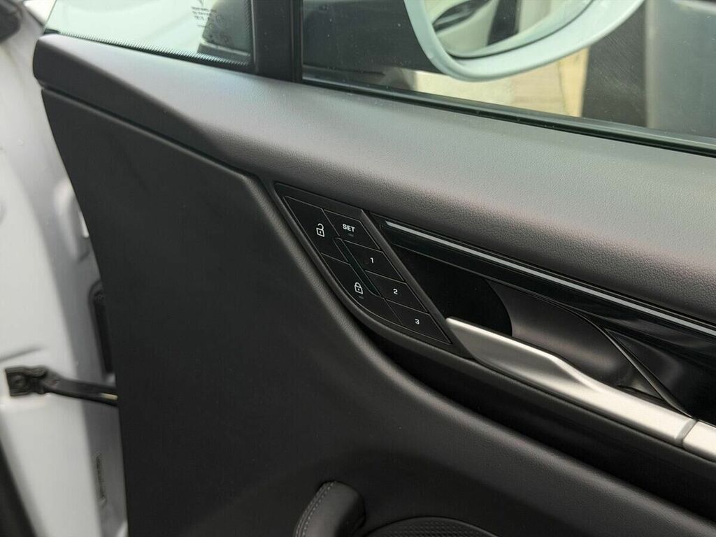 Porsche Macan 4 2024 Black #24