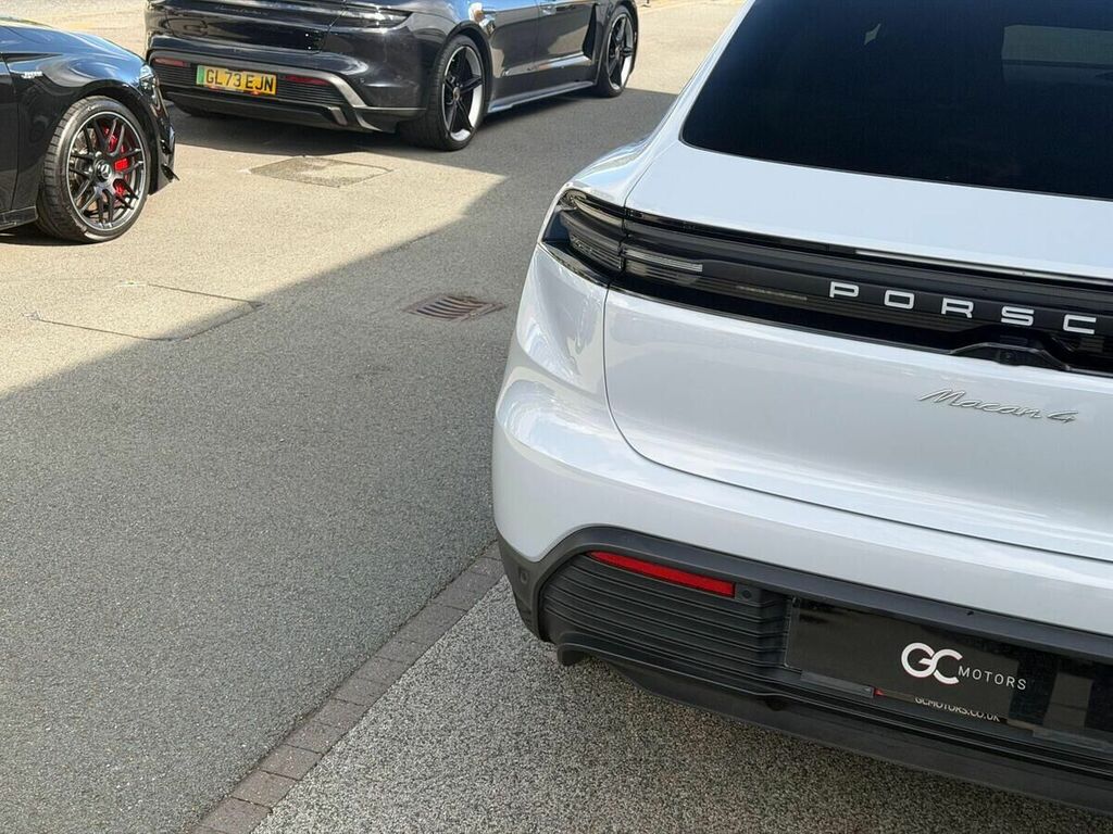Porsche Macan 4 2024 Black #63
