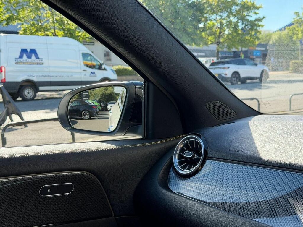 Mercedes-Benz GLA Class Gla 180 Amg Line Premium  #35