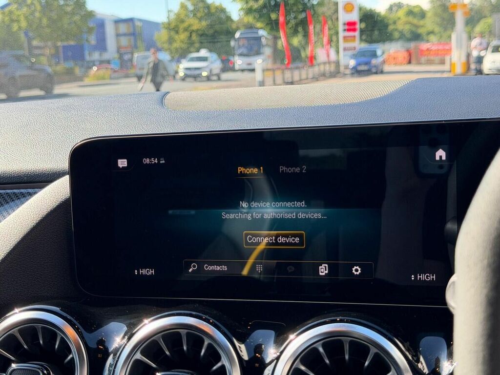 Mercedes-Benz GLA Class Gla 180 Amg Line Premium  #40