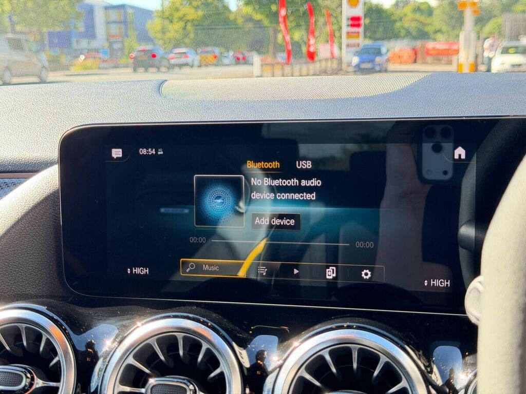 Mercedes-Benz GLA Class Gla 180 Amg Line Premium  #43