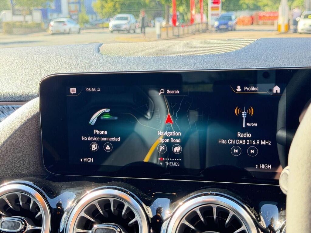 Mercedes-Benz GLA Class Gla 180 Amg Line Premium  #39