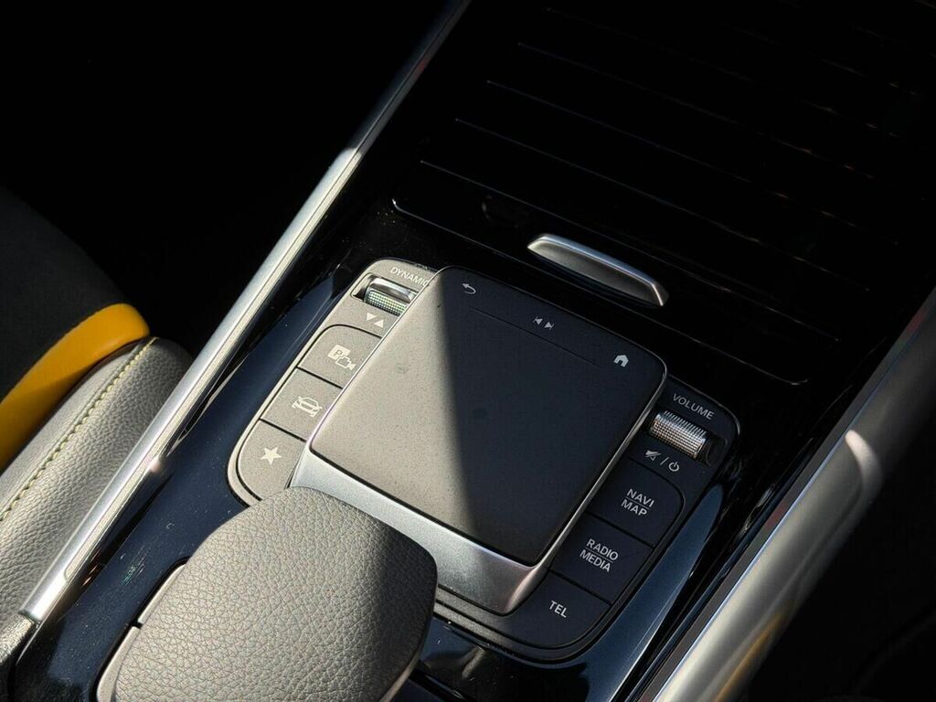Mercedes-Benz GLA Class Gla 180 Amg Line Premium  #36
