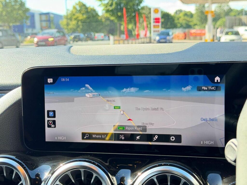 Mercedes-Benz GLA Class Gla 180 Amg Line Premium  #41