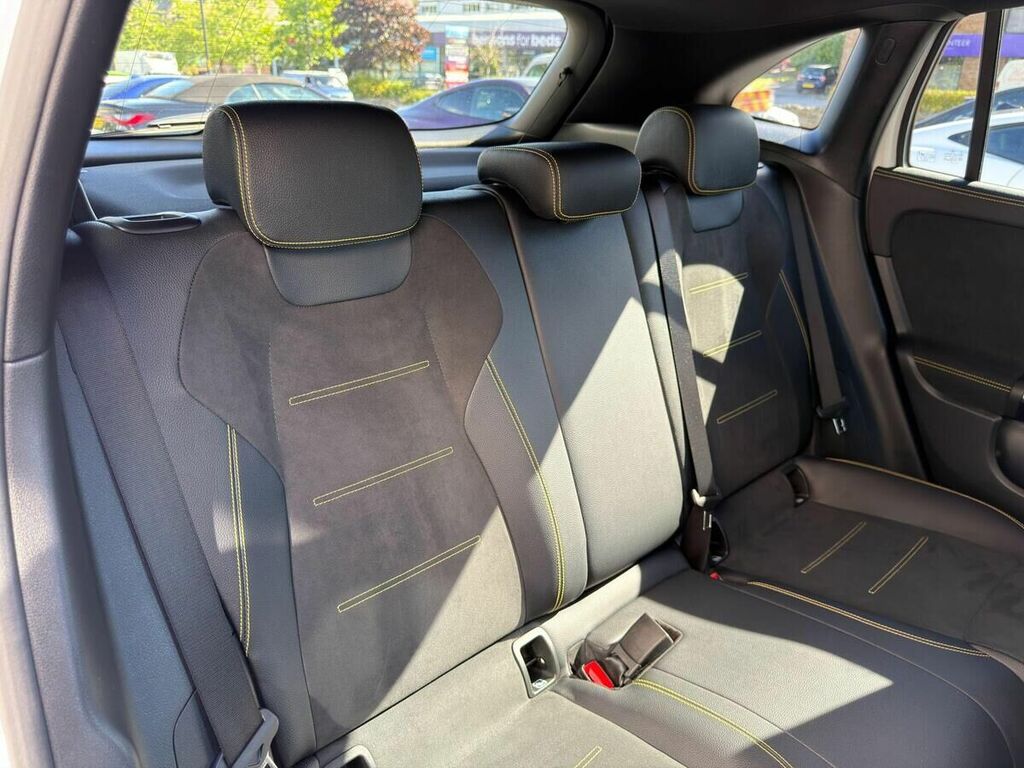Mercedes-Benz GLA Class Gla 180 Amg Line Premium  #16