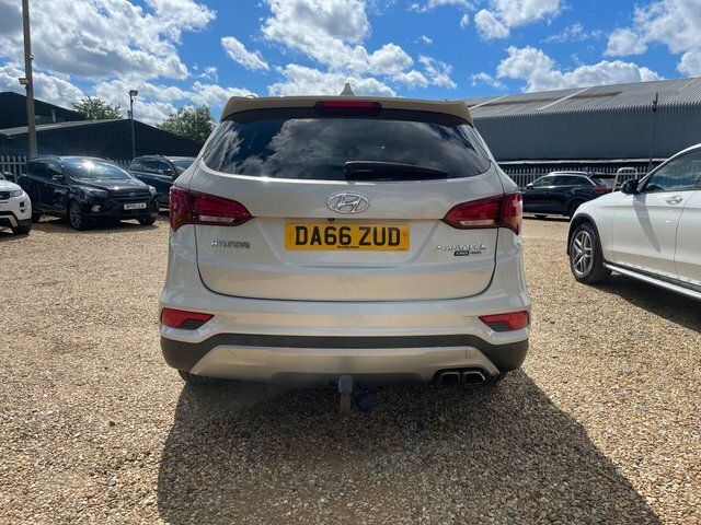 Hyundai Santa Fe 2.2 Crdi Blue Drive Premium Se 4Wd Euro 6 S White #5