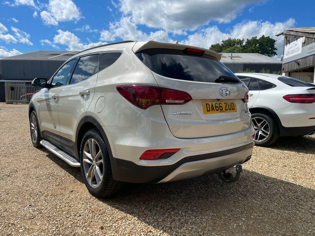 Hyundai Santa Fe 2.2 Crdi Blue Drive Premium Se 4Wd Euro 6 S White #4