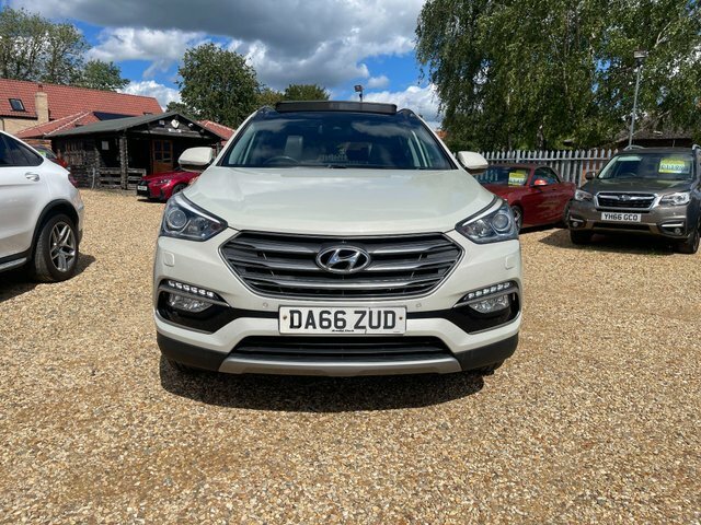 Hyundai Santa Fe 2.2 Crdi Blue Drive Premium Se 4Wd Euro 6 S White #2