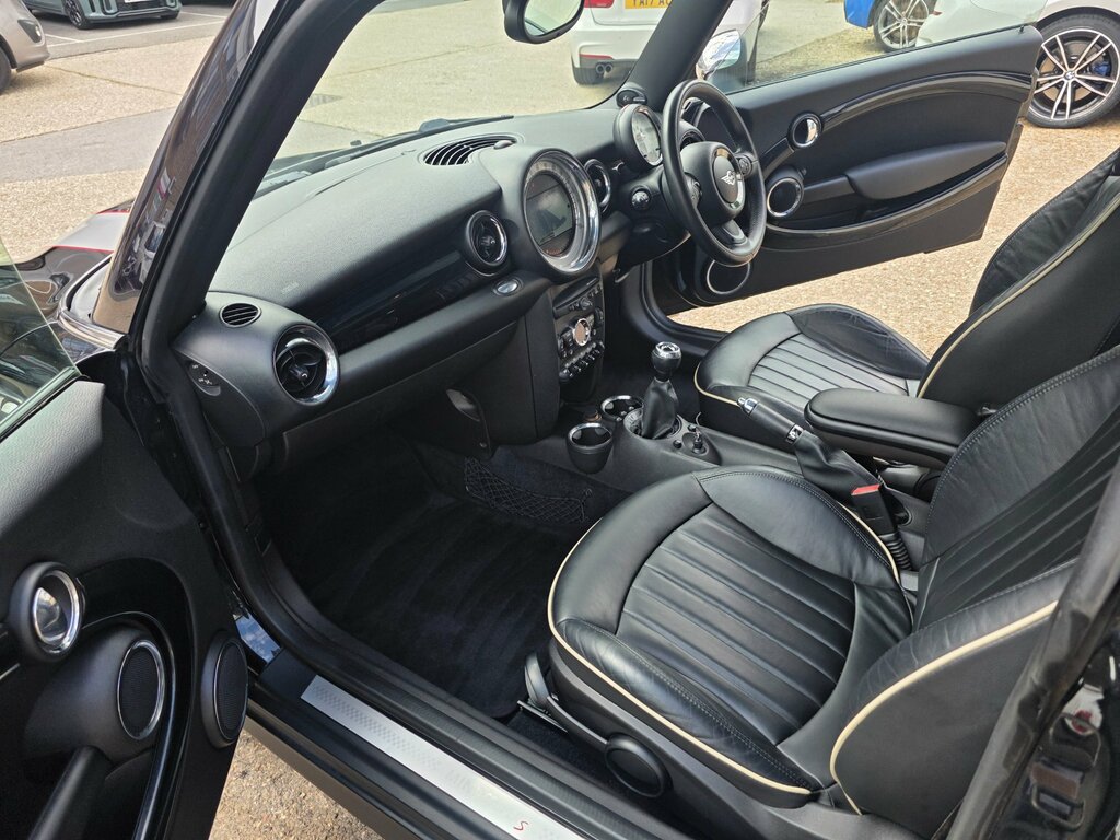Mini Clubman Cooper S White #25