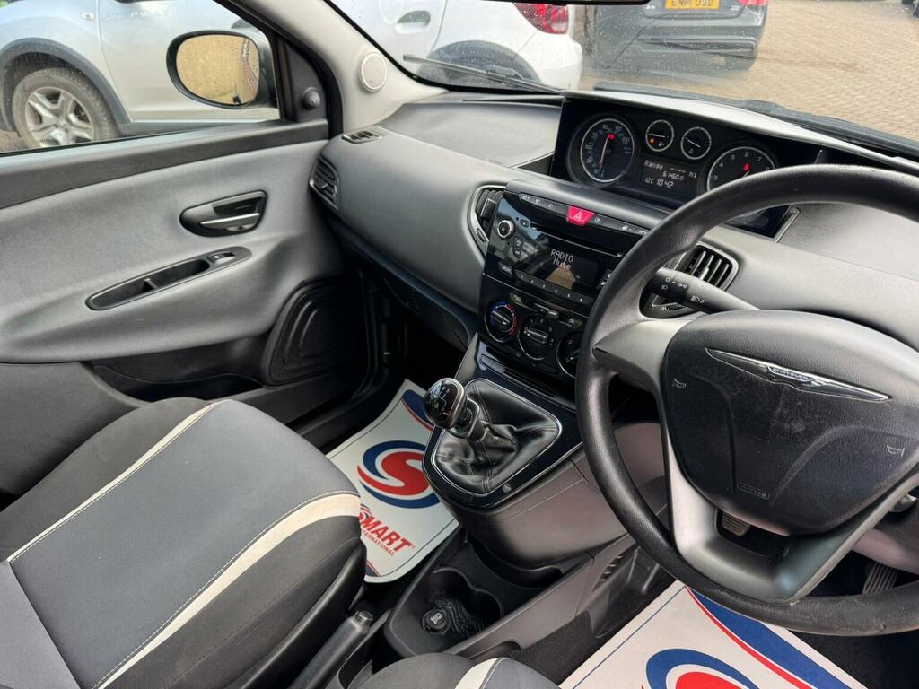 Chrysler Ypsilon Black #15