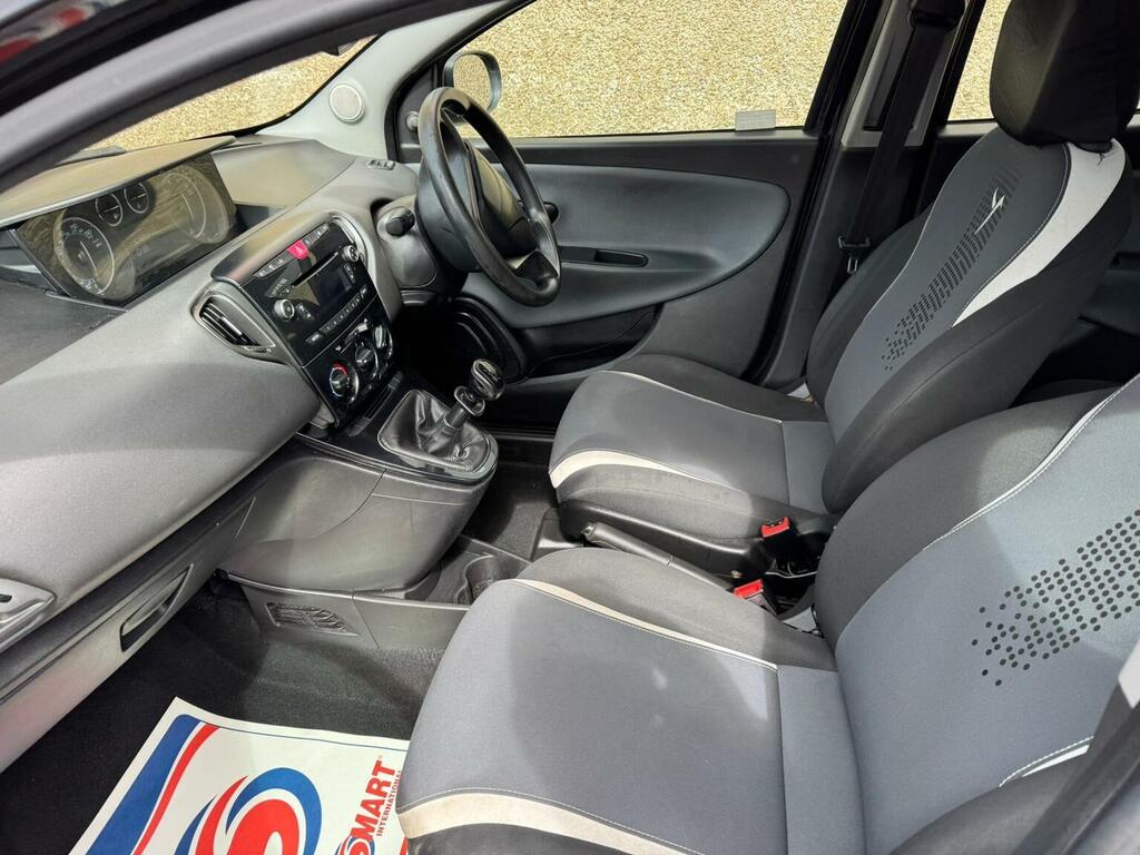 Chrysler Ypsilon Black #35