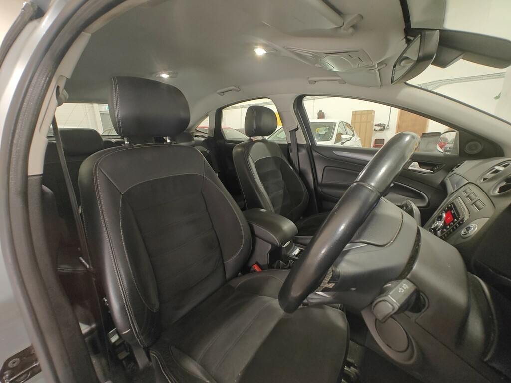 Ford Mondeo 1.6 Edge Tdci Black #32