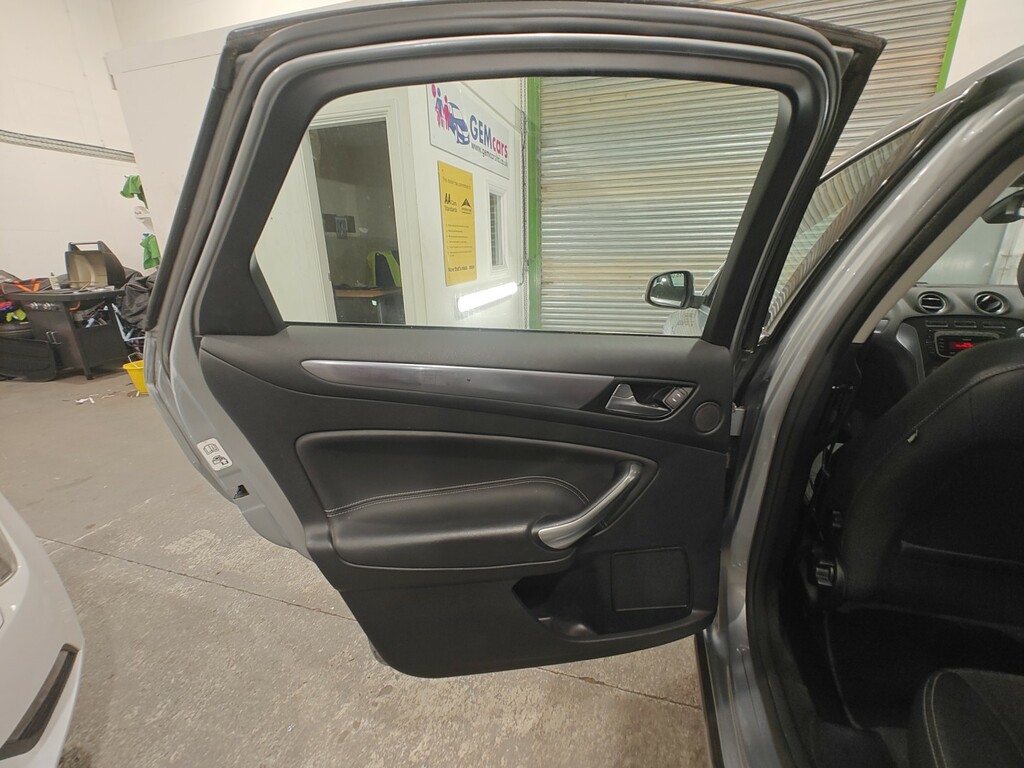 Ford Mondeo 1.6 Edge Tdci Black #26