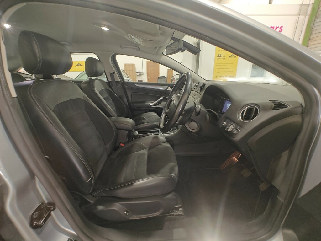 Ford Mondeo 1.6 Edge Tdci Black #37