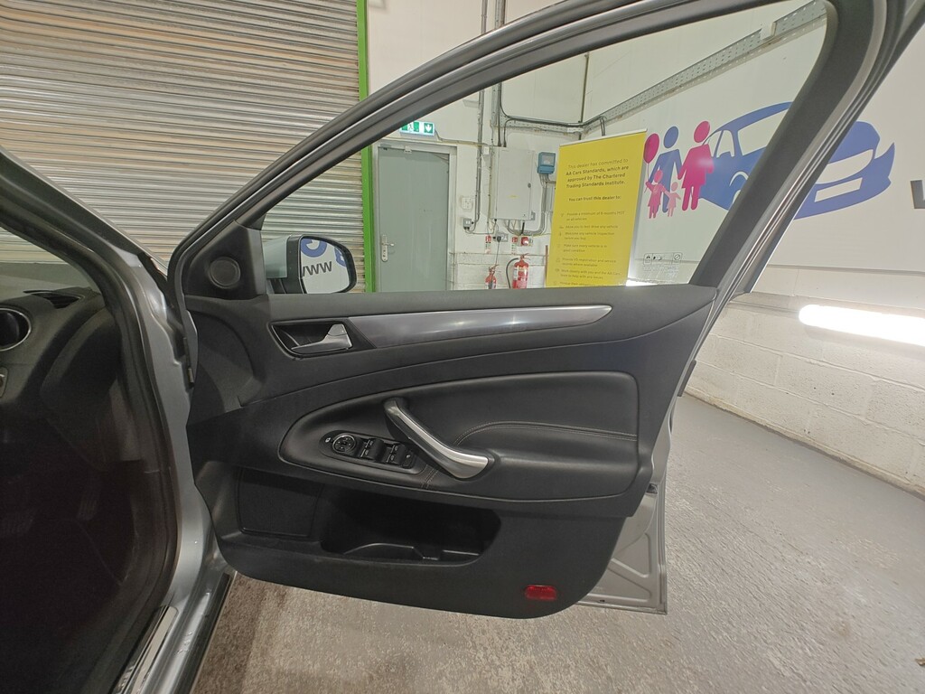 Ford Mondeo 1.6 Edge Tdci Black #36