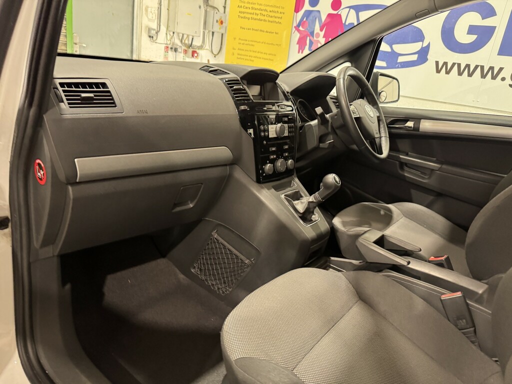 Vauxhall Zafira 1.6 Design Sat Nav Red #30