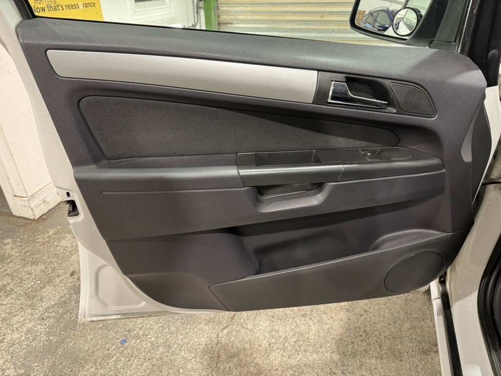 Vauxhall Zafira 1.6 Design Sat Nav Red #28