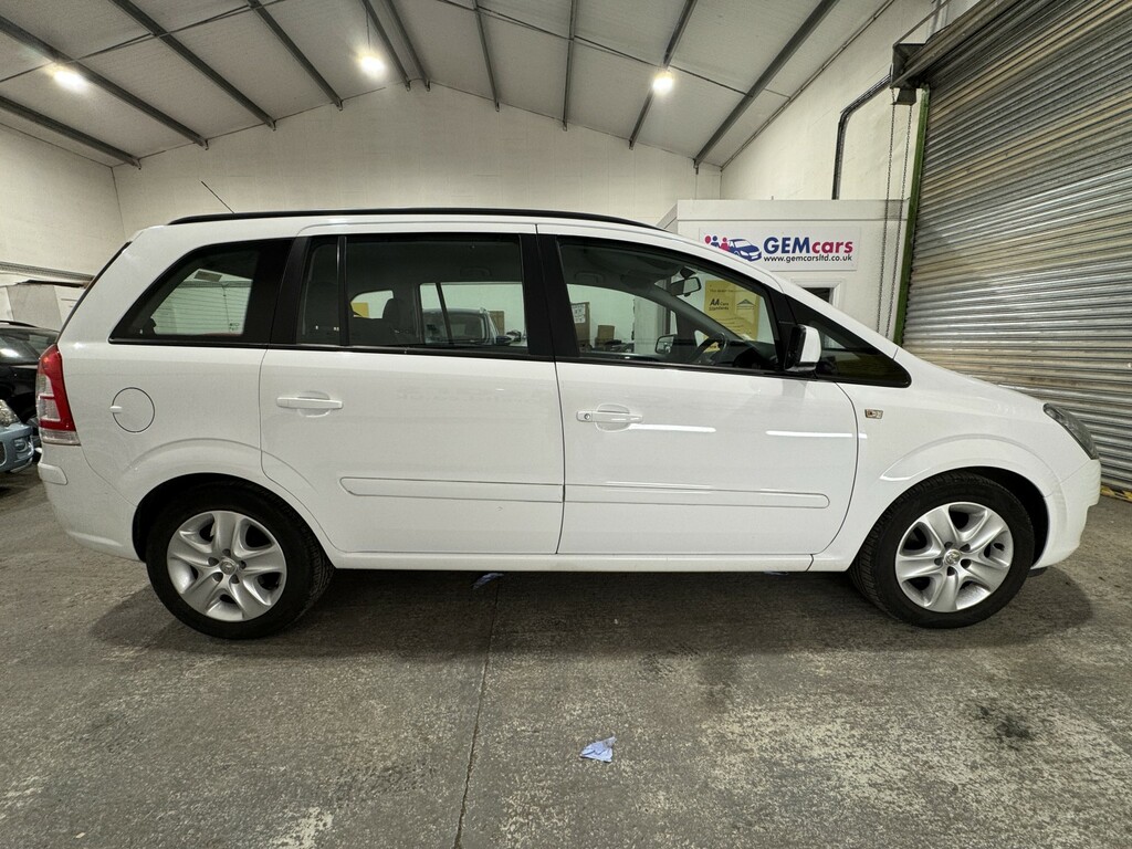 Vauxhall Zafira 1.6 16V Exclusiv White #4
