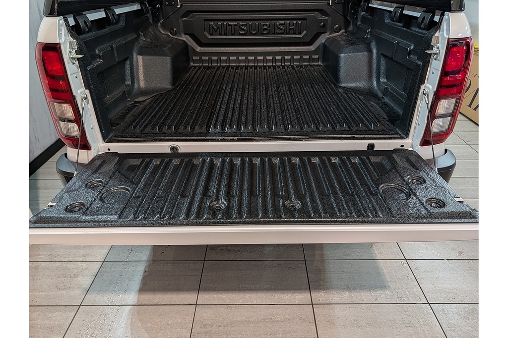 Mitsubishi L200 Pickup Black #24