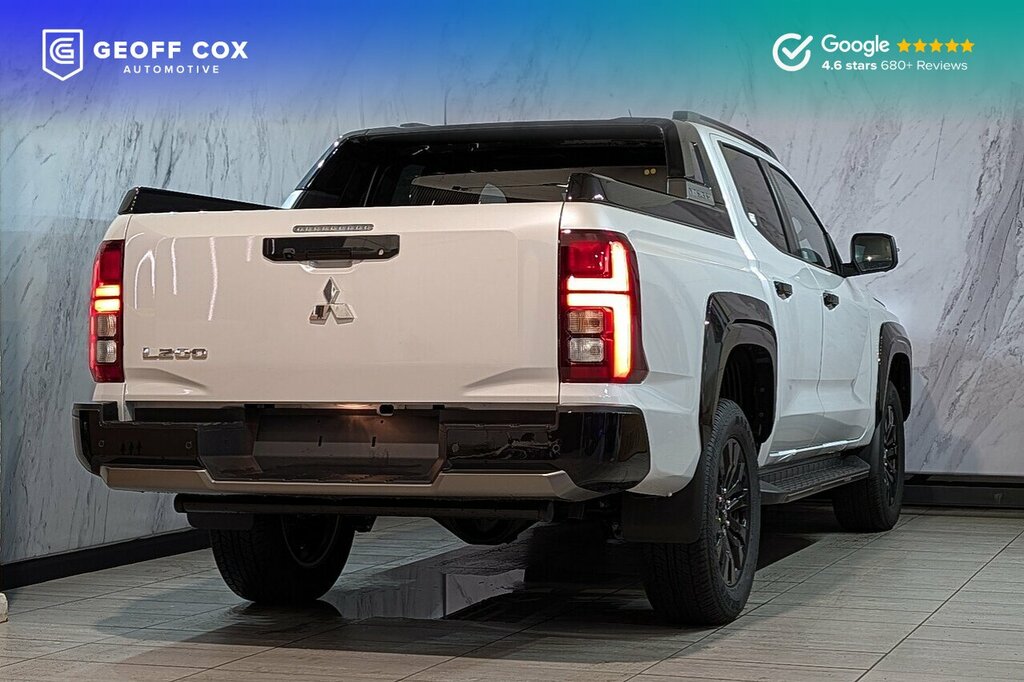 Mitsubishi L200 Pickup Black #2