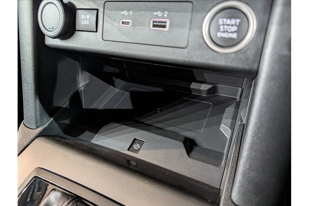 Mitsubishi L200 Pickup Black #11