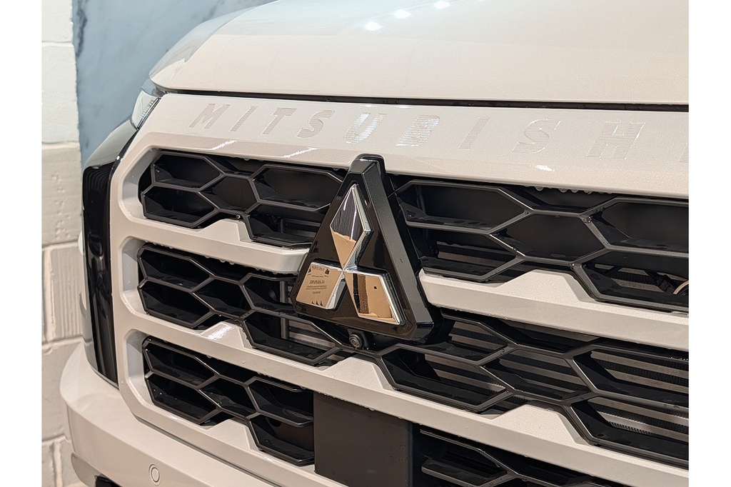 Mitsubishi L200 Pickup Black #16