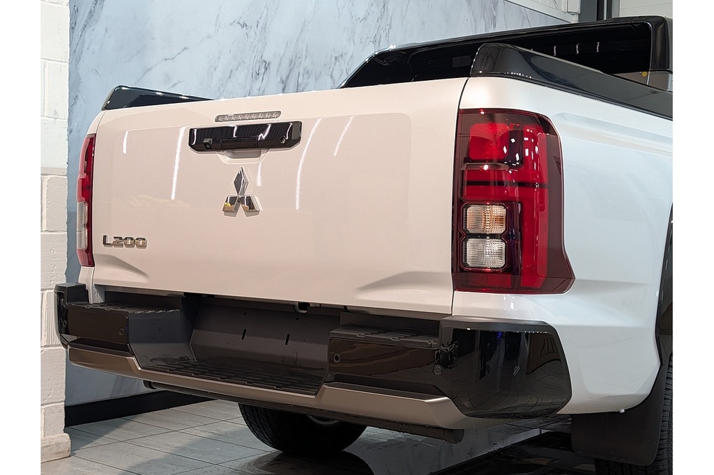 Mitsubishi L200 Pickup Black #19