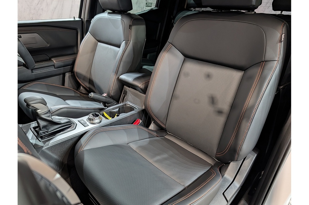 Mitsubishi L200 Pickup Black #43
