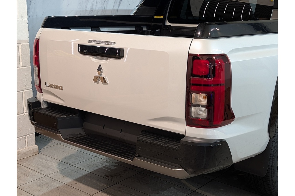 Mitsubishi L200 Pickup Black #18