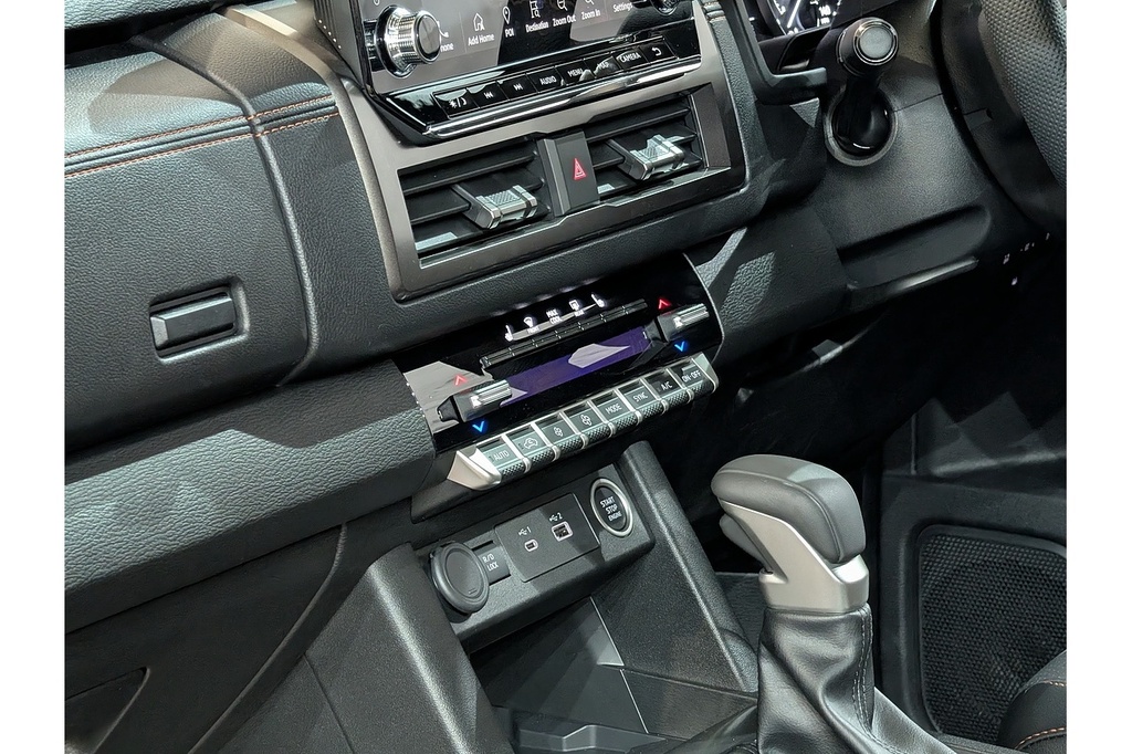 Mitsubishi L200 Pickup Black #47