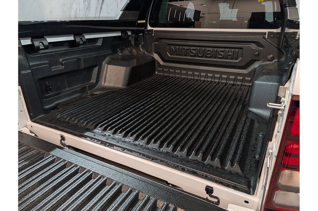 Mitsubishi L200 Pickup Black #55